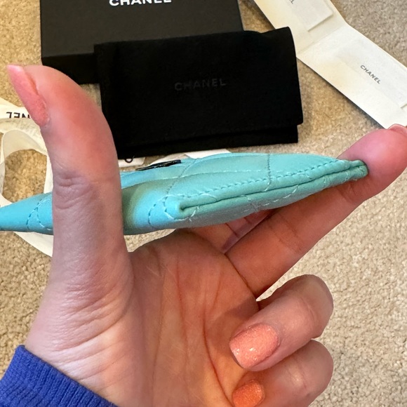 Chanel card holder in teal with black hardware - Picture 8 of 11